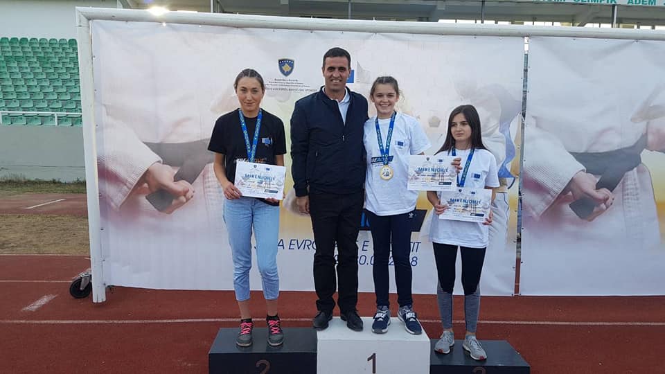 Dita 6: Ceremonia e ndarjes se shperblimeve Dita 6: Ceremonia e ndarjes se shperblimeve